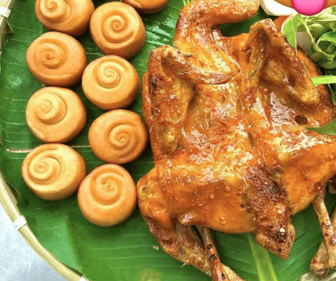 Hình ảnh Combo 3: 1 gà nướng mắm nhĩ - 10 bánh bao