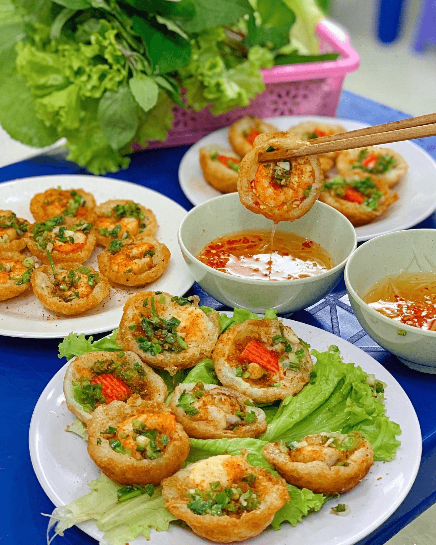 Hình ảnh Bánh khọt hải sản (2 tôm + 2 mực + 3 bạch tuộc)