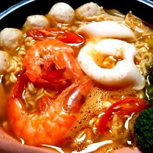 Hình ảnh Mỳ Lẩu Thái Bò Mỹ cuộn nấm
