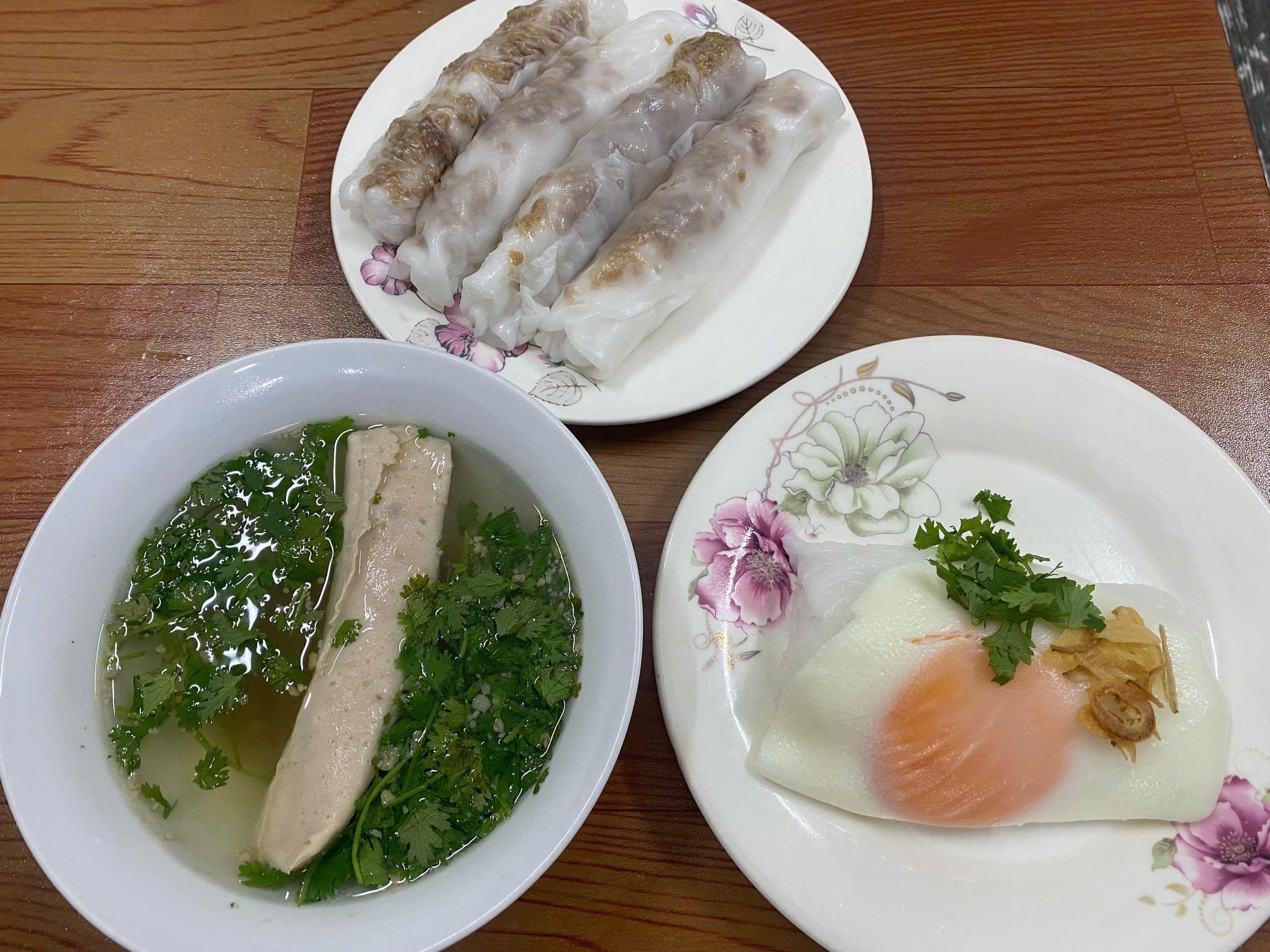 Hình ảnh Bánh cuốn đầy đủ