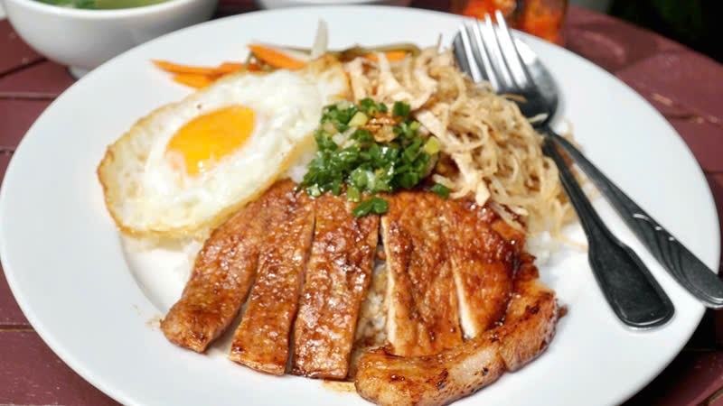 Hình ảnh Cơm sườn bì trứng