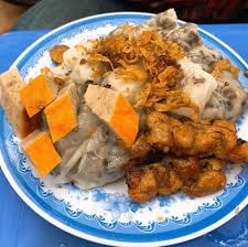 Hình ảnh Bánh cuốn chả nướng - chả quế