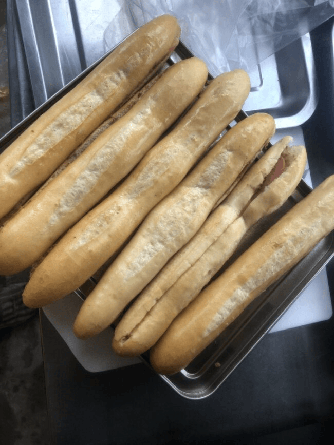 Hình ảnh Bánh mì que Truyền thống