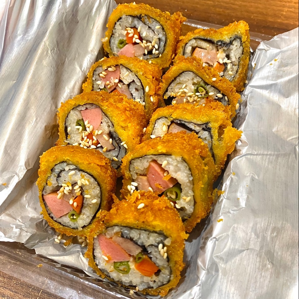 Hình ảnh Kimbap Chiên Giòn + Sốt Hoa Hồng