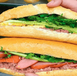 Hình ảnh Bánh mì pate xúc xích