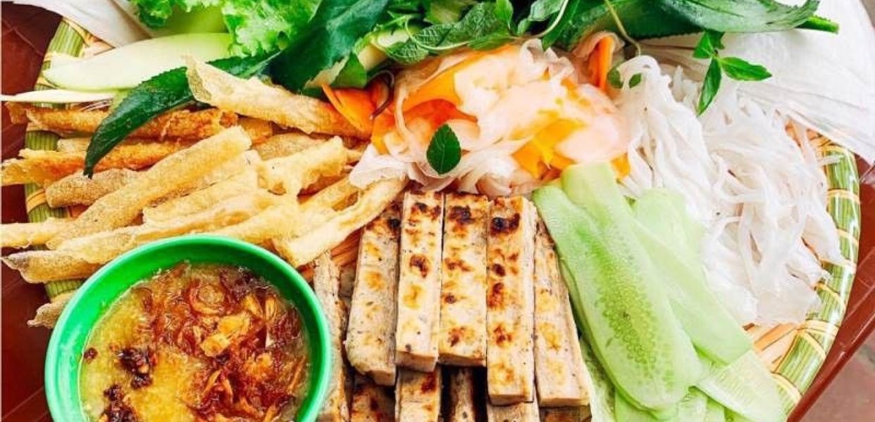 Hình ảnh Cô Ba - Nem Nướng Nha Trang - Trích Sài
