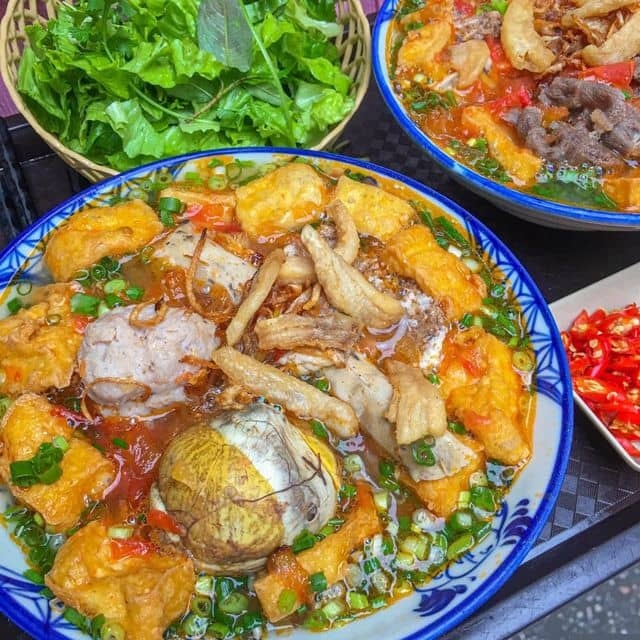 Hình ảnh Cô Hương Béo - Bún Riêu Tóp Mỡ Mọc Giòn - Cô Bắc