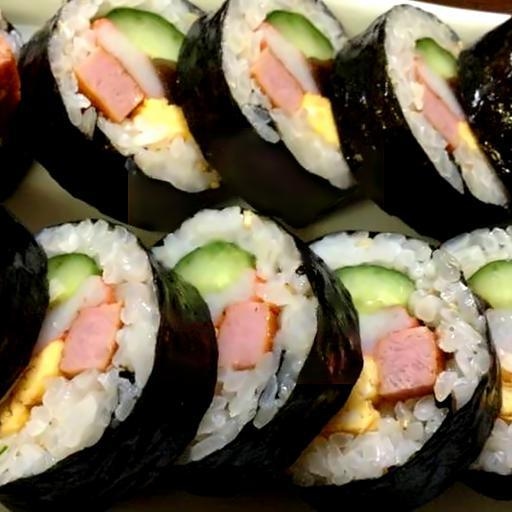 Kimbap lạp xưởng
