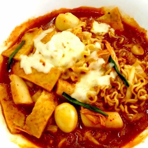 Tokbokki ramen phô mai