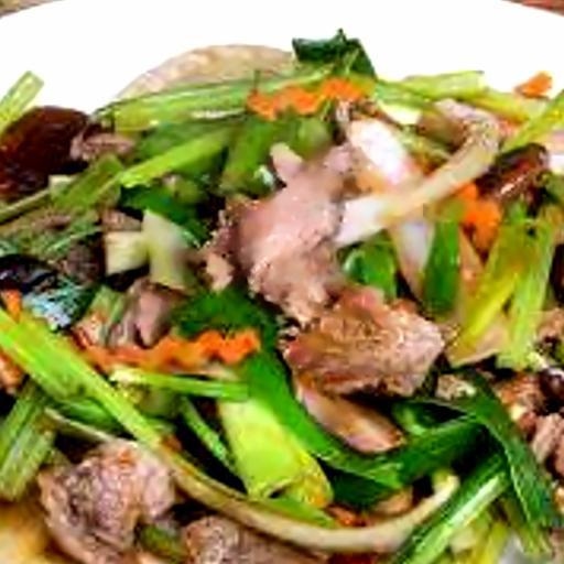 Cơm bò xào hành tây