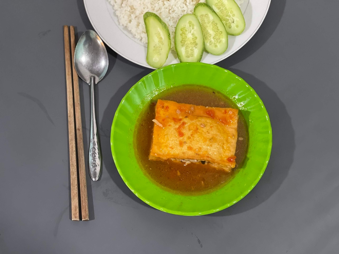 Cơm đậu hũ nhồi thịt