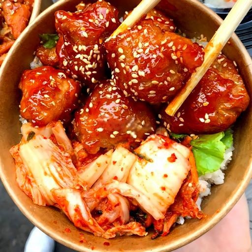 Cơm gà viên sốt ngọt