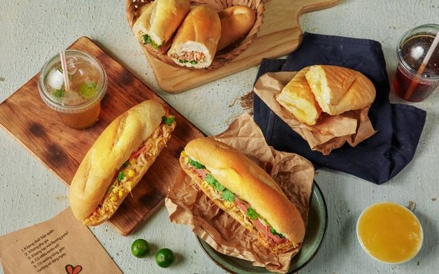 Hình ảnh Bánh Mì Vợ Ong Vàng - 176 Tây Sơn
