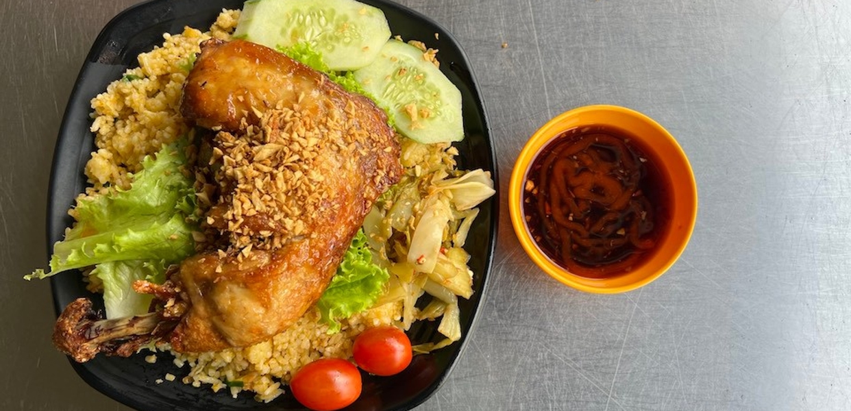 Hình ảnh Cơm Gà Xối Mỡ Tâm Ký - Nơ Trang Long