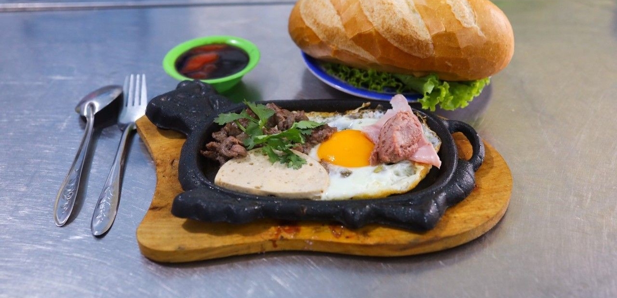 Hình ảnh Cơm Gà Xối Mỡ, Bánh Mì Chảo & Bò Né - Ông Mập