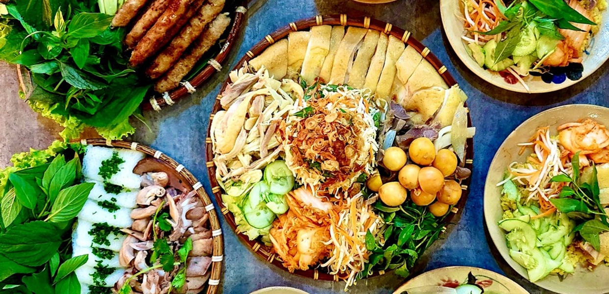 Hình ảnh Con Gà Mái - Cơm Gà Phú Yên - Nguyễn Đình Chiểu 