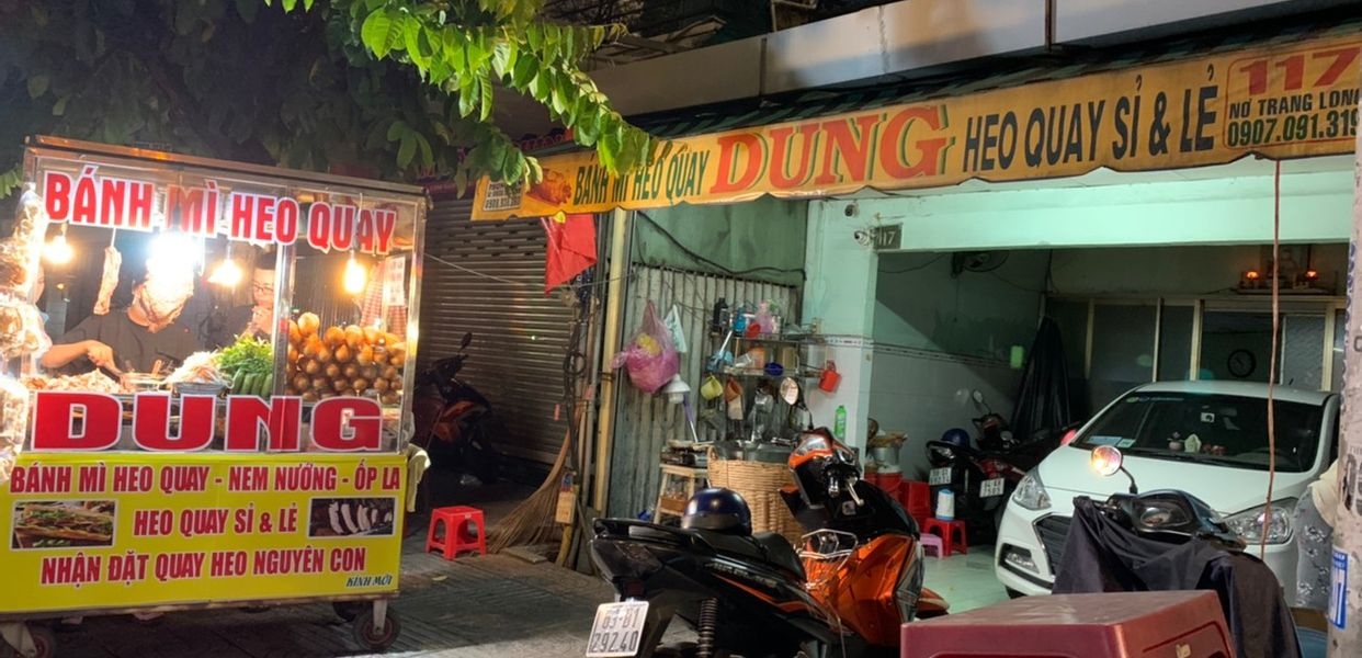 Hình ảnh Bánh Mì Heo Quay Dung