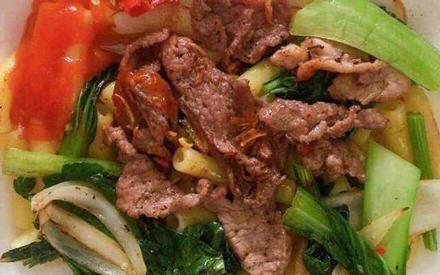 Hình ảnh Mỹ Lan - Bột Chiên & Nui Xào - Miếu Bình Đông
