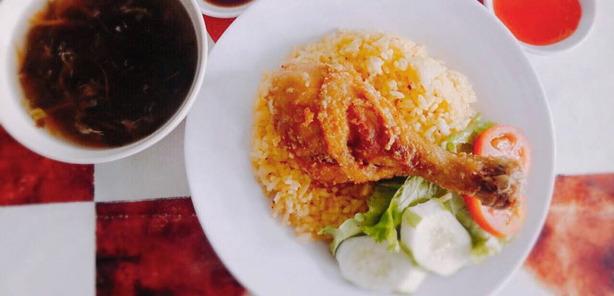 Hình ảnh Cơm Gà Xối Mỡ Chị Tuyết