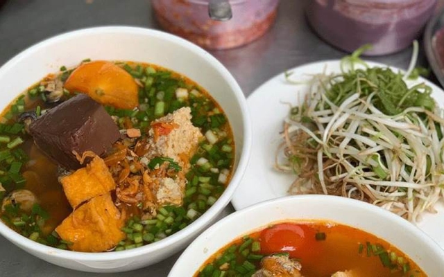 Hình ảnh Cô Tuyến - Bún Riêu & Bò Kho - Tôn Đản
