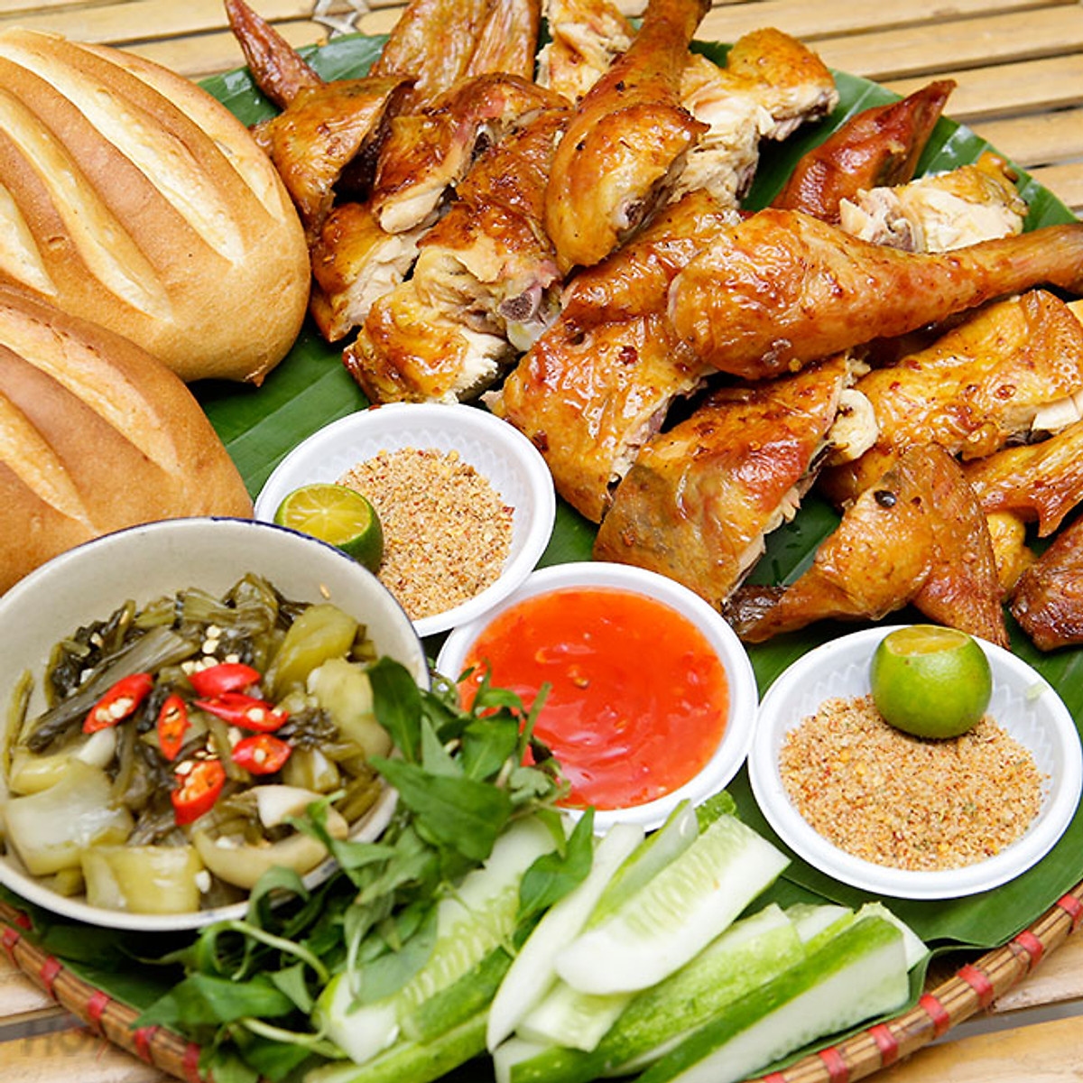 Hình ảnh Gà Quay A Phính - Nơ Trang Long