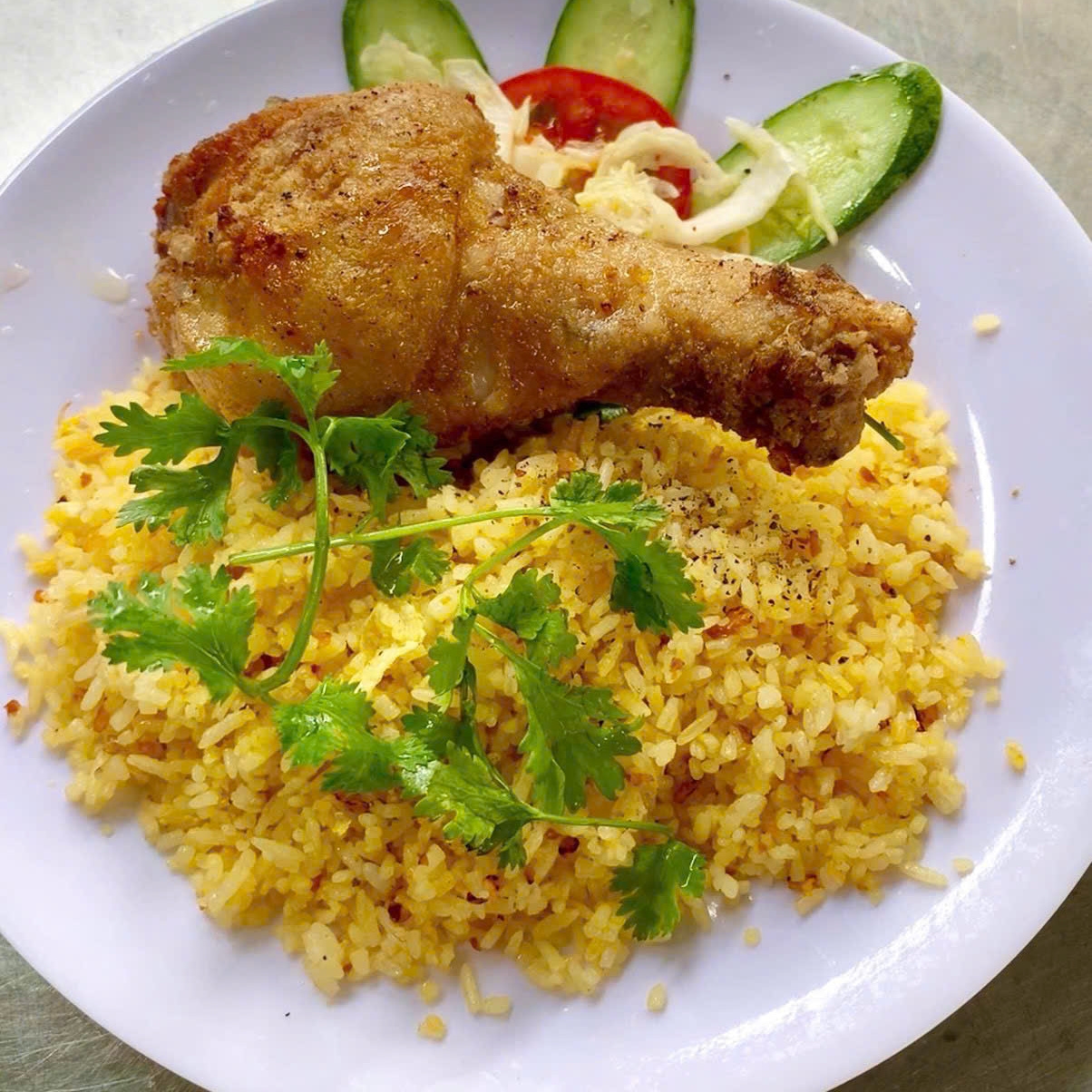 Hình ảnh Cơm Gà Xối Mỡ Cô Đào - Phạm Viết Chánh