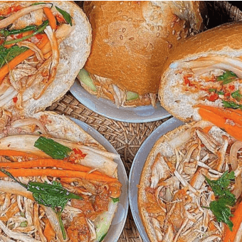 Hình ảnh Quán Nhà Gạo - Mì Trộn, Bánh Mì Gà & Súp Cua - Bùi Thị Xuân