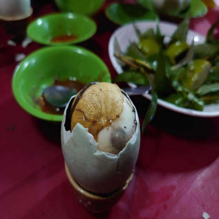 Hình ảnh Trứng vịt lộn Tomly Tiến - Nguyễn Chí Thanh