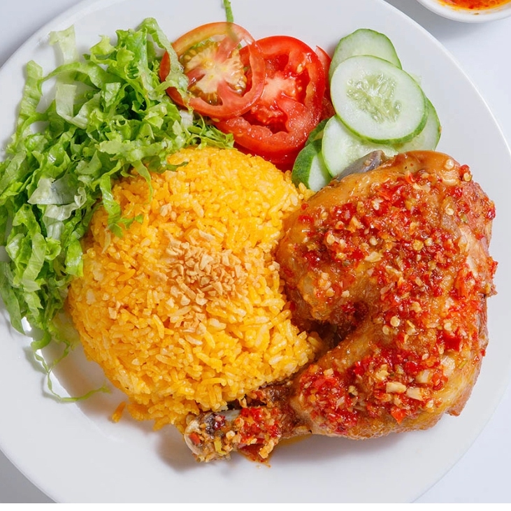 Hình ảnh Cơm Gà Xối Mỡ Hai Anh Em - Dương Quảng Hàm