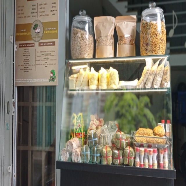 Hình ảnh Giò chả Lang Hương - Bùi Thị Xuân