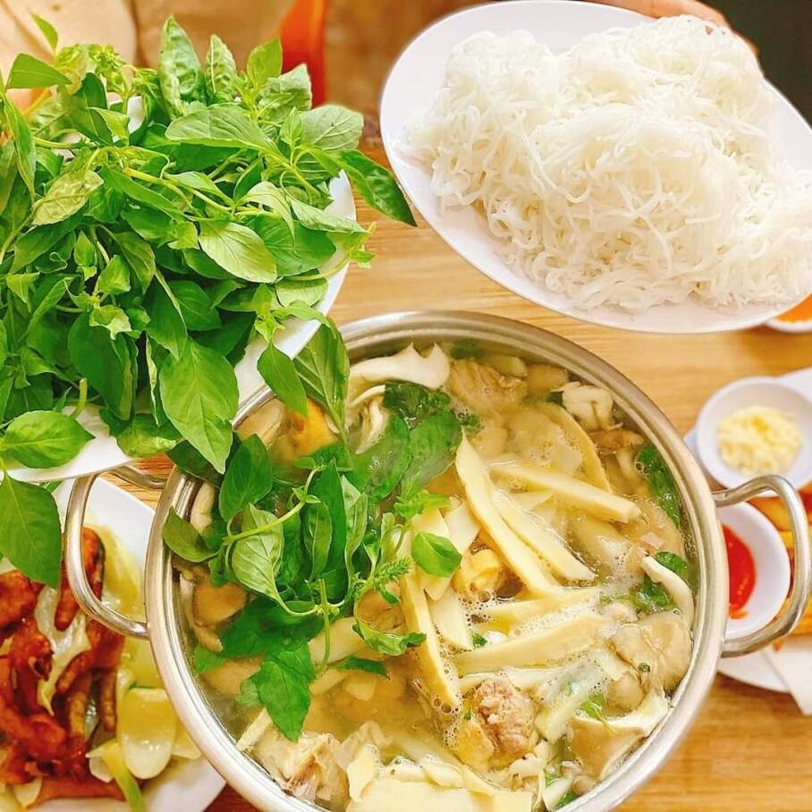 Hình ảnh Lẩu Gà Lá É Phú Yên - Phạm Văn Đồng