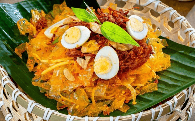 Hình ảnh Cô Hoa Bánh Tráng Trộn - Phạm Văn Hai 