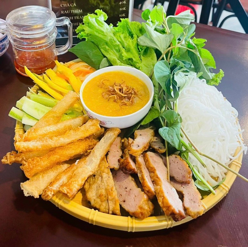 Hình ảnh Tiệm Nem Nướng Nha Trang Cuốn Là Dính - Âu Cơ 