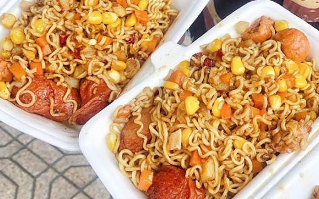 Hình ảnh Cô Liên - Mì Trộn Indomie & Bánh Mì Trứng Ngải Cứu - Chợ Khâm Thiên