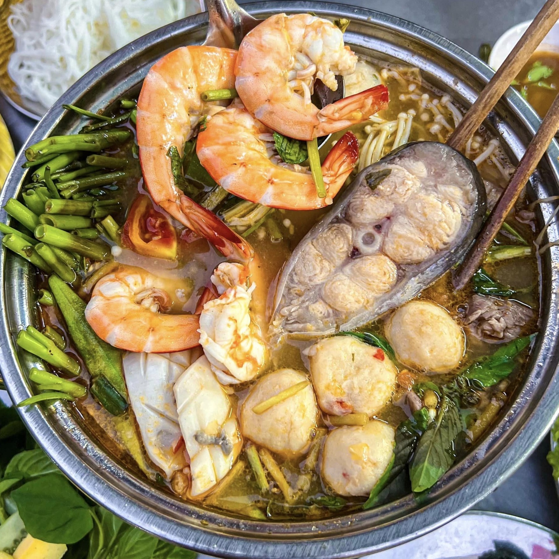 Hình ảnh Bà Như - Lẩu Thái Hải Sản & Đầu Cá Hồi - Âu Dương Lân