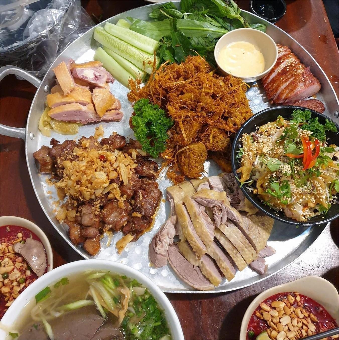 Hình ảnh Ngan Đi Bộ - Thái Thịnh