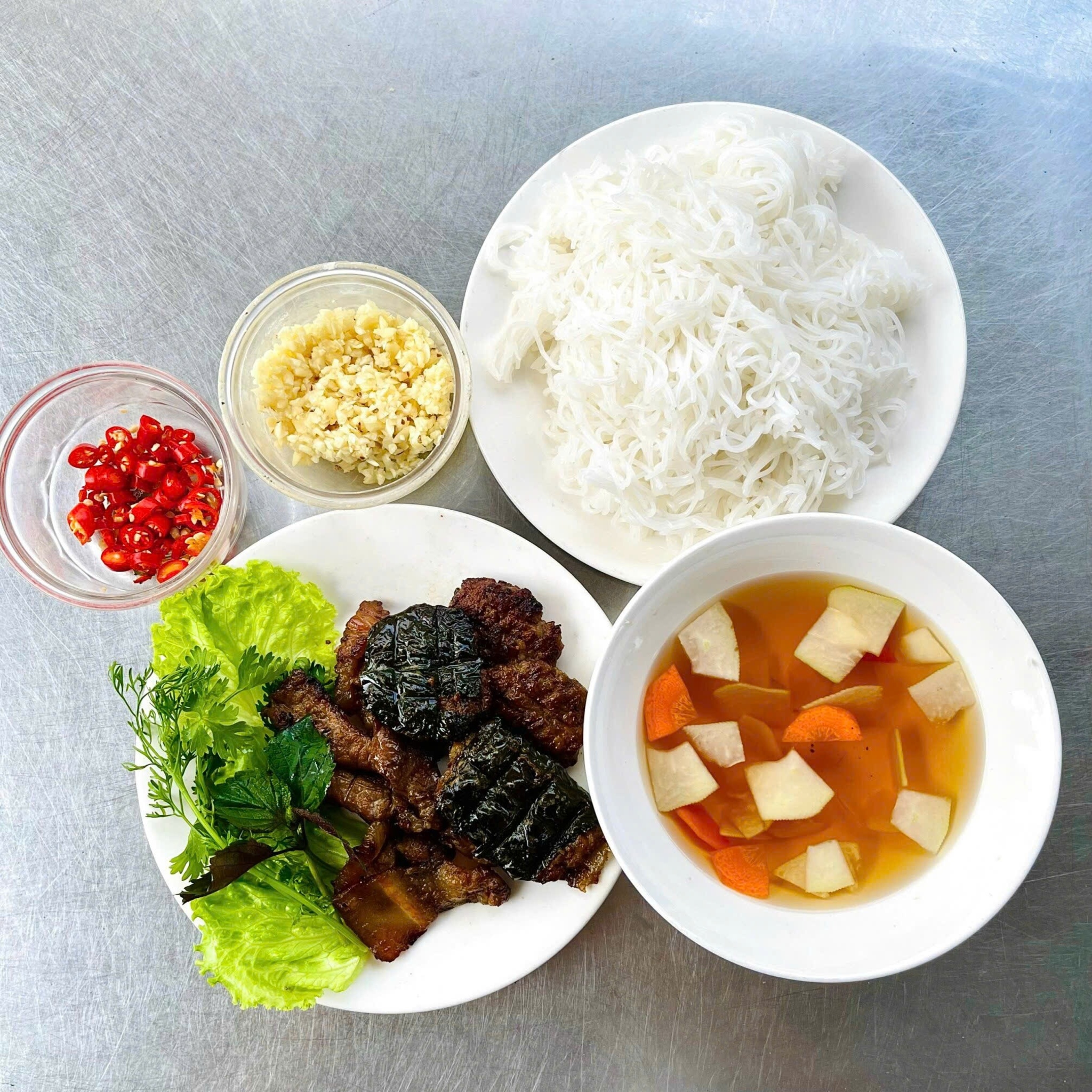Hình ảnh Quán Toàn - Bún Chả & Bún Miến Ngan - Nguyễn Chánh