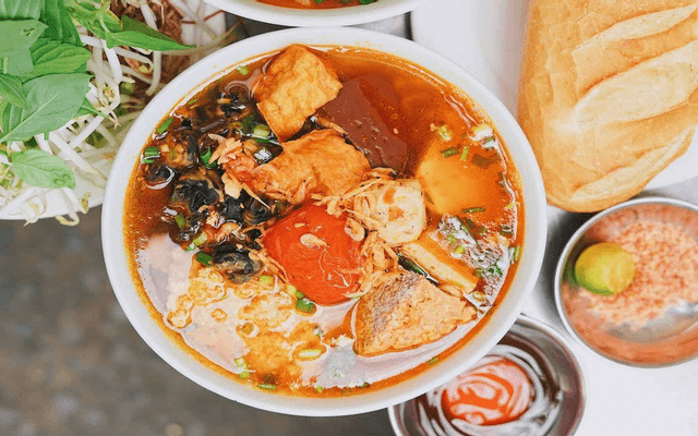 Hình ảnh Bún Cá & Bánh Đa Cua Hải Vân - Phố Vạn Phúc