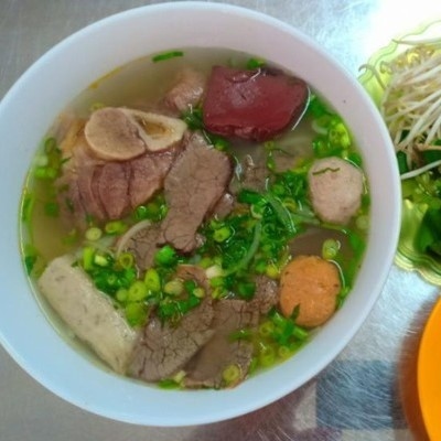 Hình ảnh Như Thảo Bún Bò Huế Siêu To Khổng Lồ - Triều Khúc