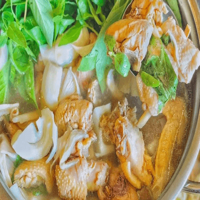Hình ảnh Gà Vàng – Lẩu Gà Lá É - Phan Xích Long