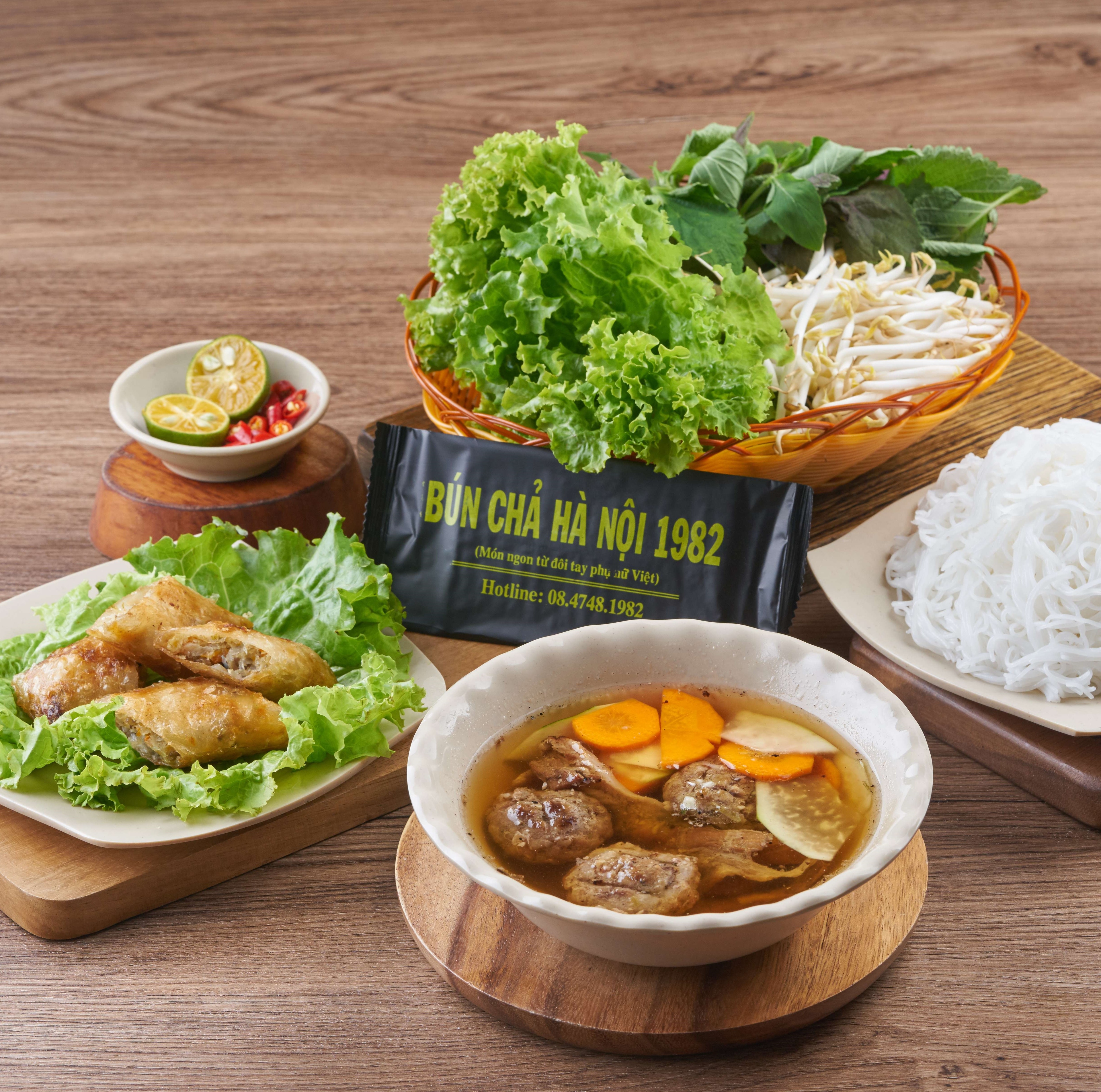 Hình ảnh Bún Chả Hà Nội 1982 - Nguyễn Ngọc Lộc