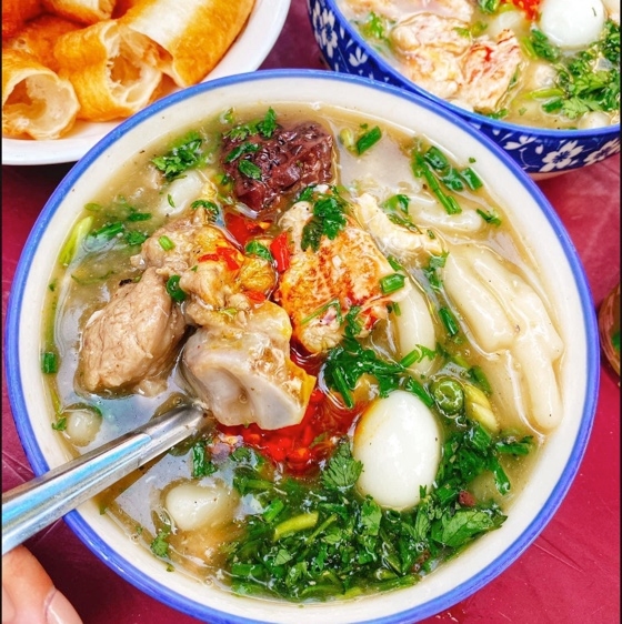 Hình ảnh Mạ Tôi - Bánh Canh Cua Bột Gạo Huế - Bùi Đình Túy