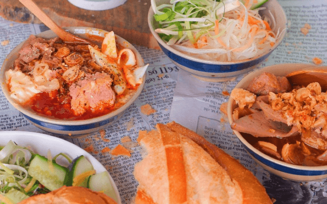 Hình ảnh Bánh Mì Chấm Hung Tubes - Nam Kỳ Khởi Nghĩa