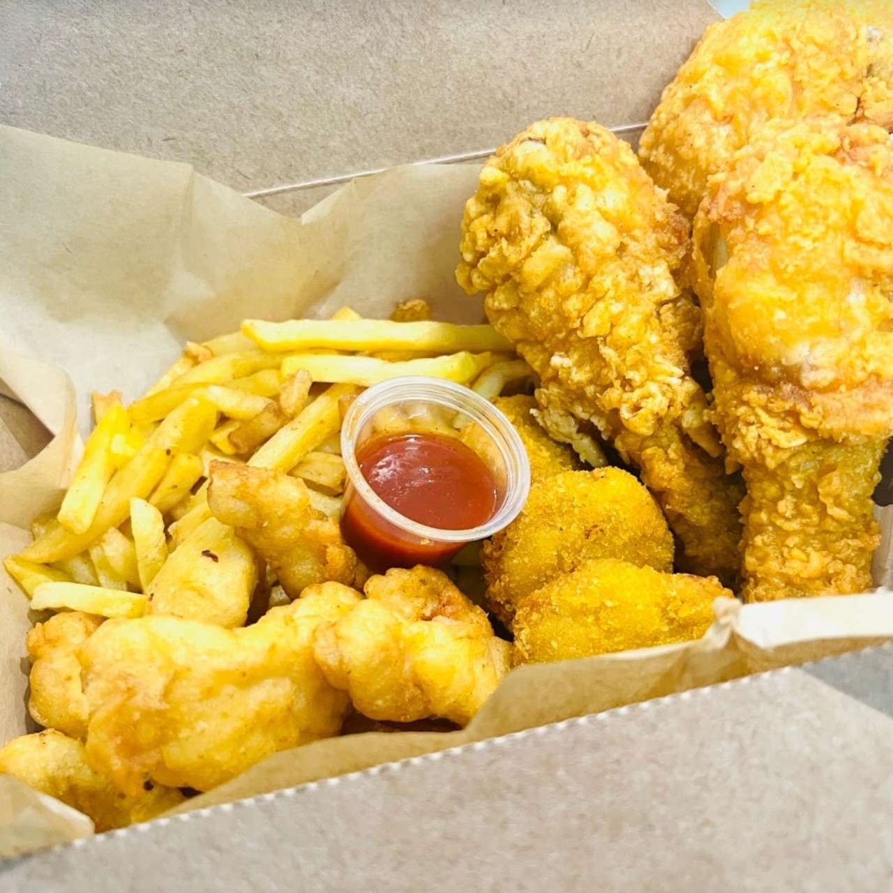 Hình ảnh Wonder Chicken - Gà Rán Hàn Quốc & Mì Trộn - Tân Kì Tân Quý