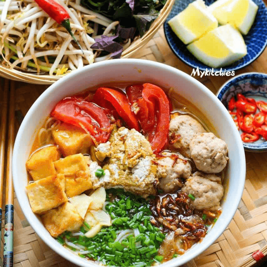 Hình ảnh Cô Diệp - Bánh Đa Cua Hải Phòng - Minh Khai