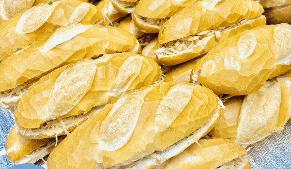Hình ảnh Bánh Mì Út Mint - Bánh Mì Bì, Bánh Mì Xíu Mại & Bánh Mì Gà Xé - Chấn Hưng