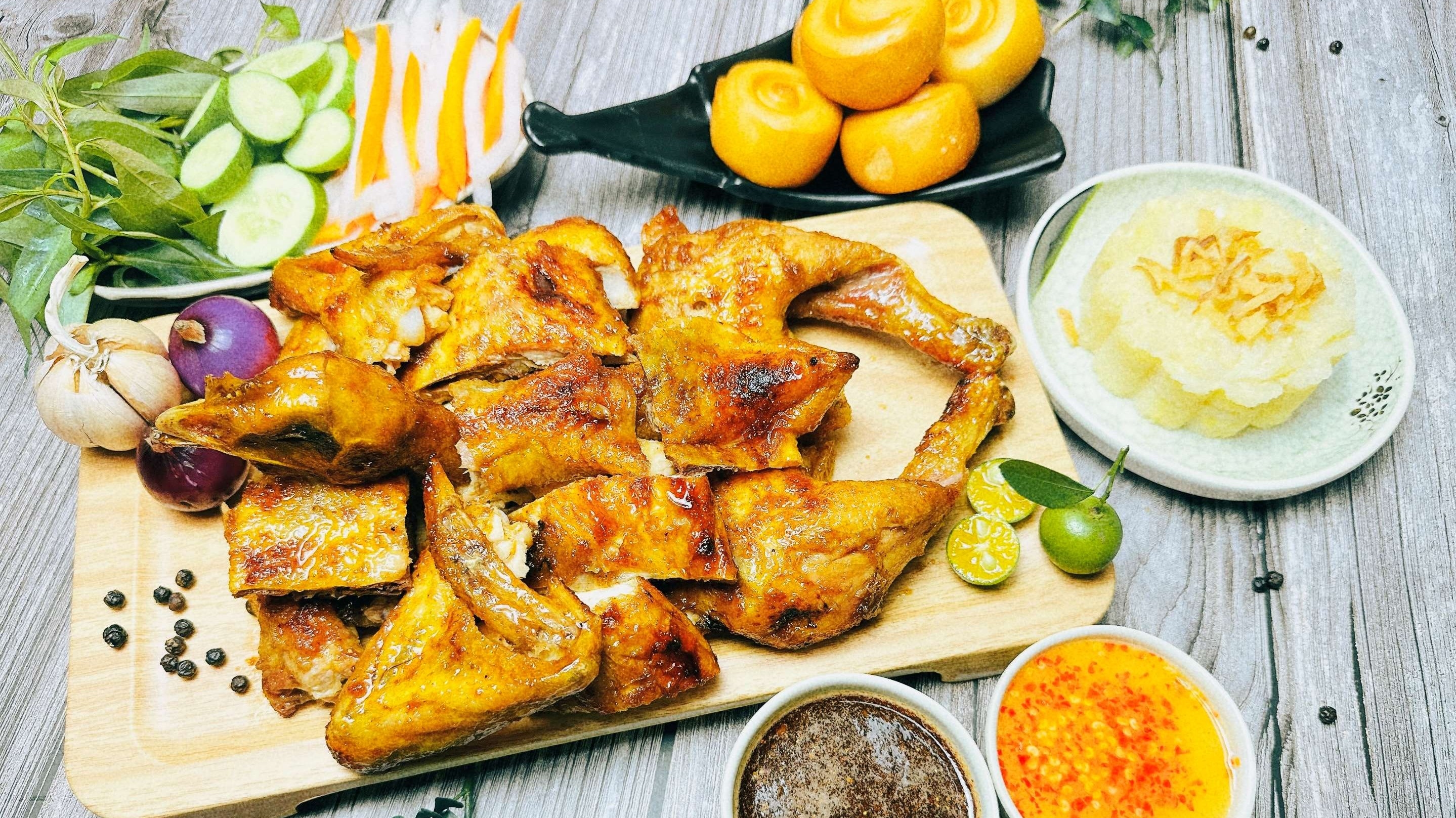Hình ảnh Gà Quay Bánh Bao Hoàng Gia - Cộng Hòa
